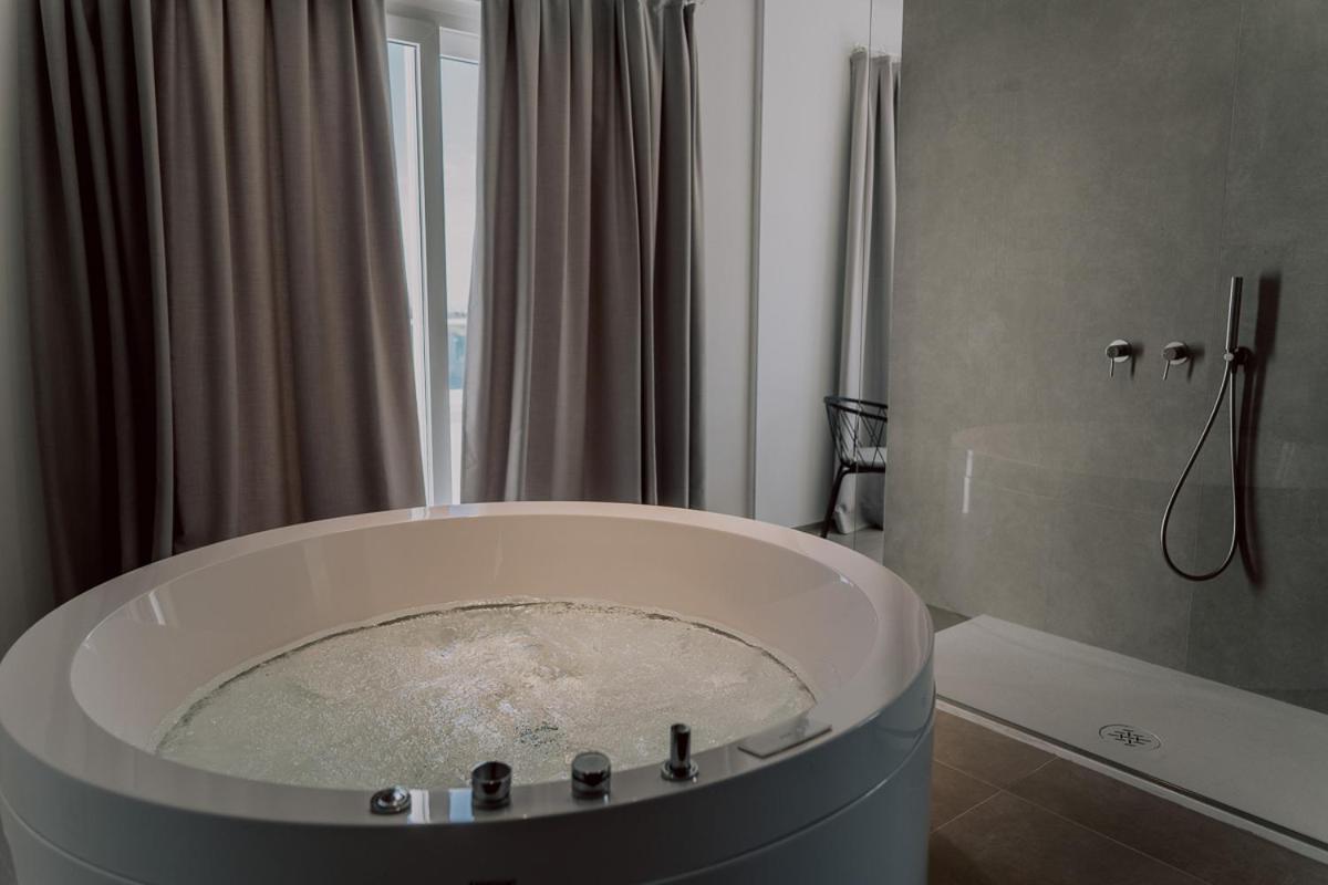 Suite Donna Edwige By Monholiday Monopoli Bagian luar foto